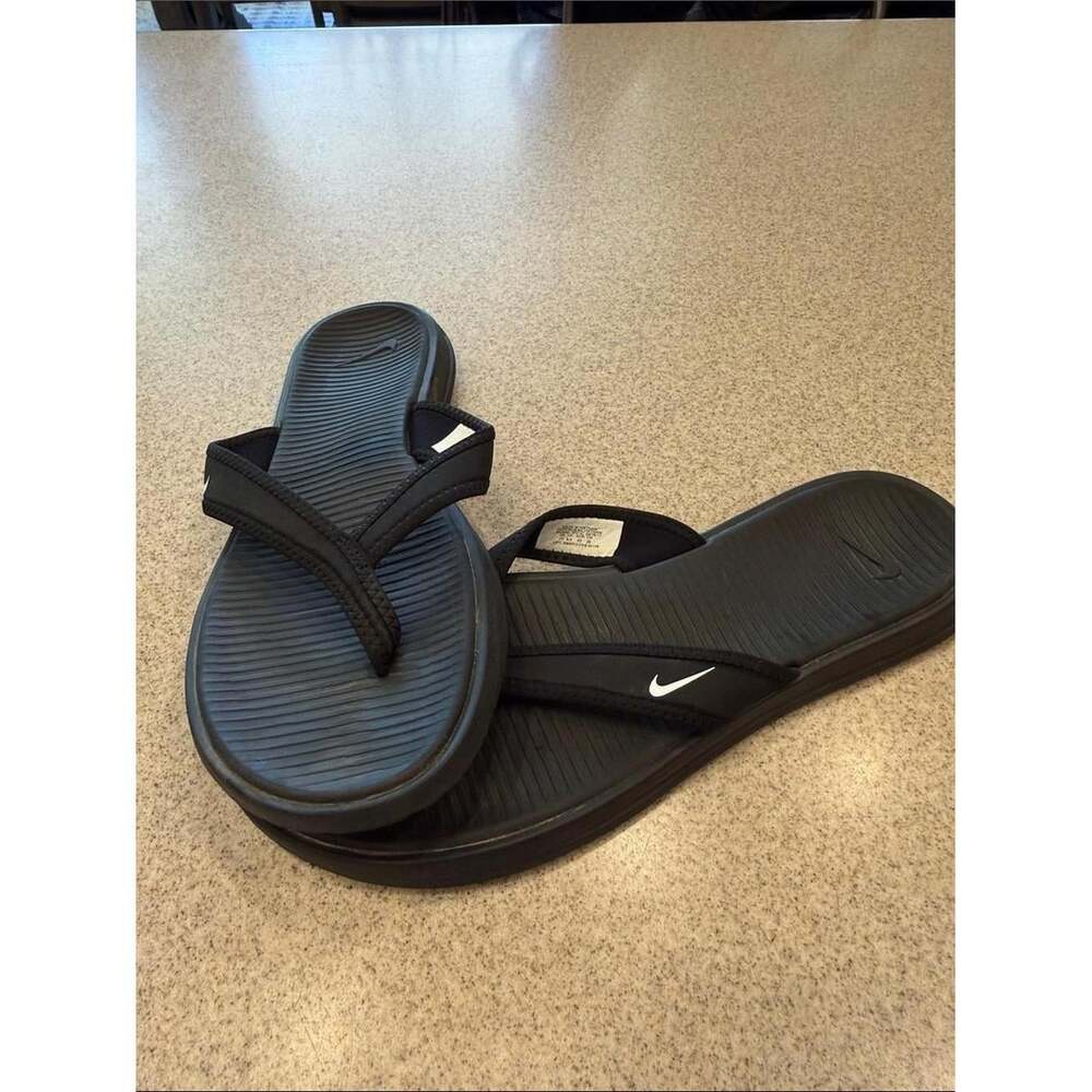 Nike Women's Black and White Flipflops